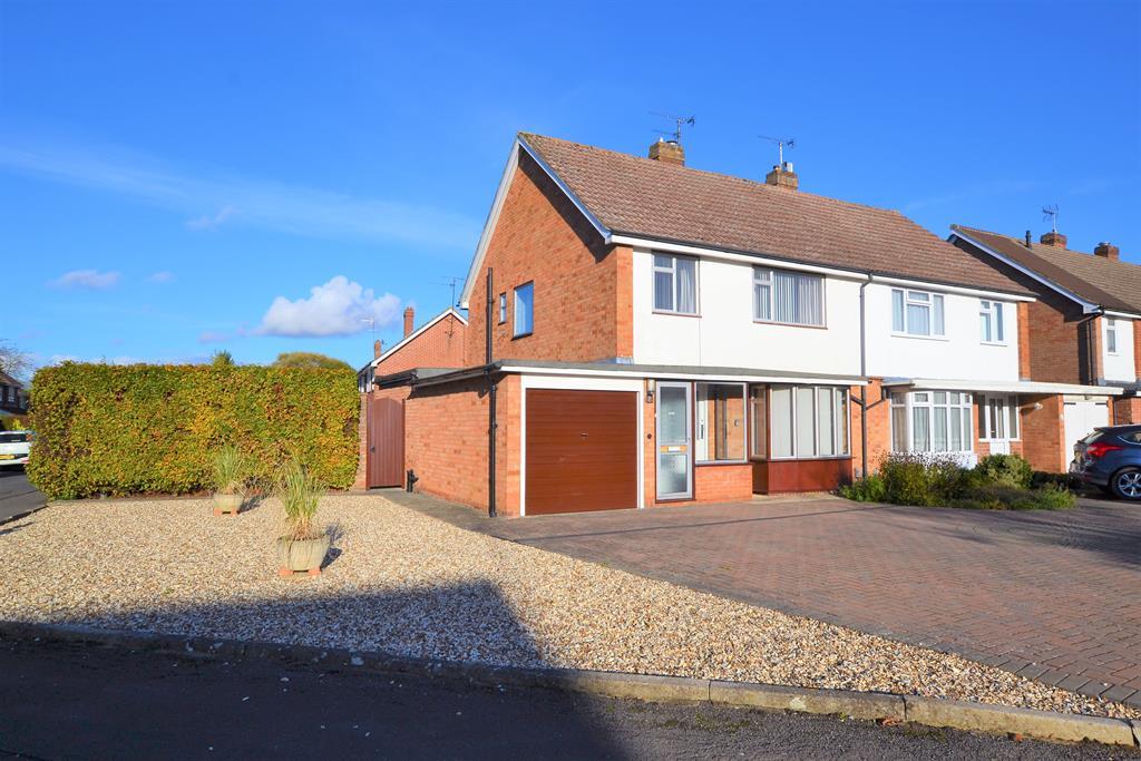 Caernarvon Road, Hatherley, Cheltenham, GL51 3JB 3 bed semidetached house £330,000