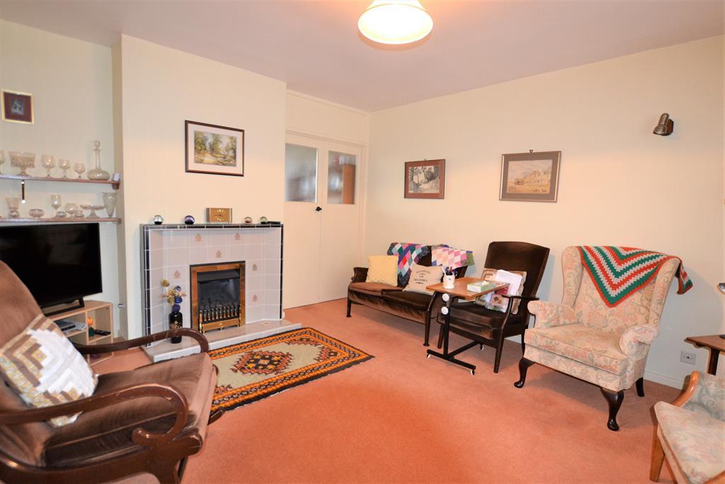 Caernarvon Road, Hatherley, Cheltenham, GL51 3JB 3 bed semidetached house £330,000