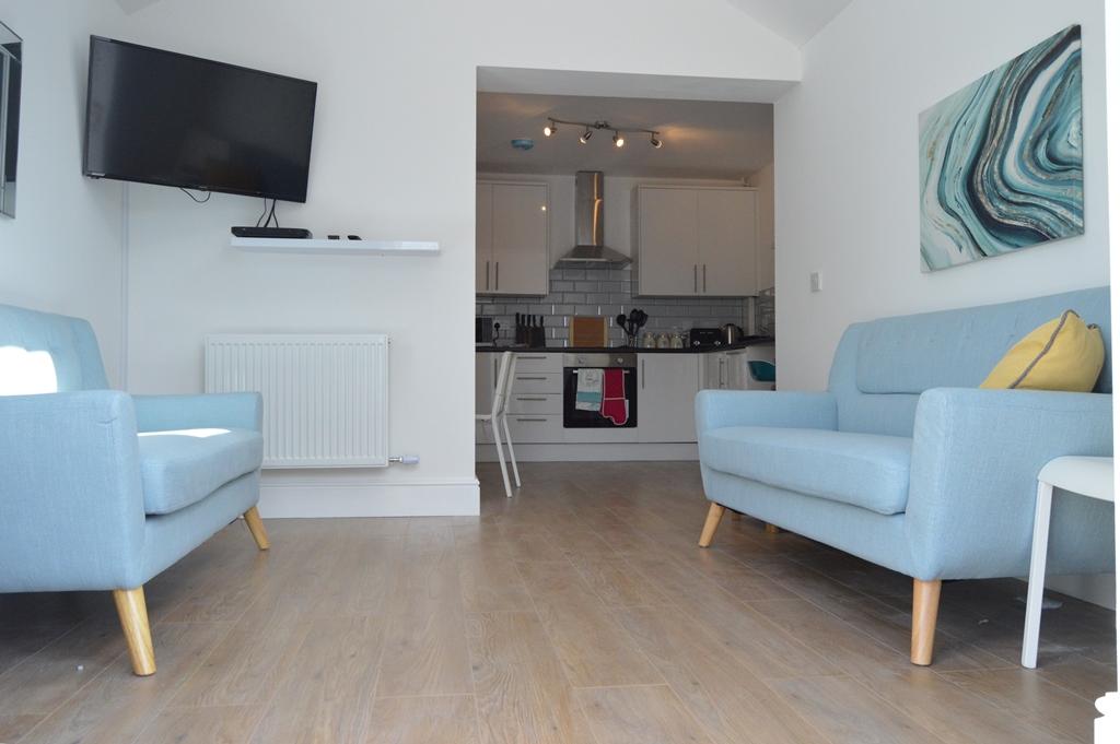 Orme Road, NewcastleunderLyme, ST5 4 bed townhouse £1,863 pcm (£430 pw)