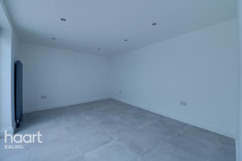 1a Friary Road, London, W3 6AE