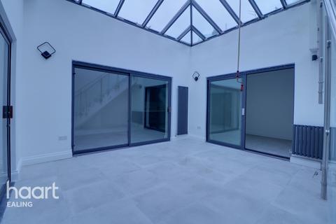 1a Friary Road, London, W3 6AE