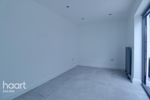 1a Friary Road, London, W3 6AE