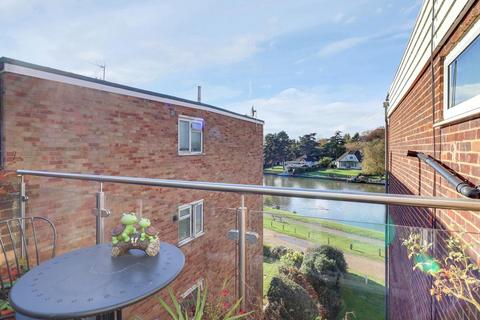2 bedroom flat for sale - Swandrift, Staines-Upon-Thames TW18 2LE