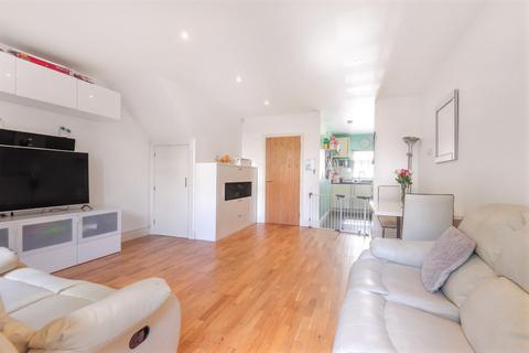 4 Trafalgar Grove, London, SE10 9TB