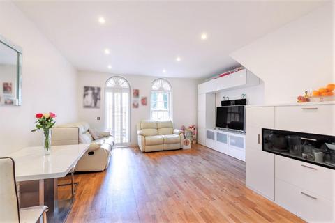 4 Trafalgar Grove, London, SE10 9TB