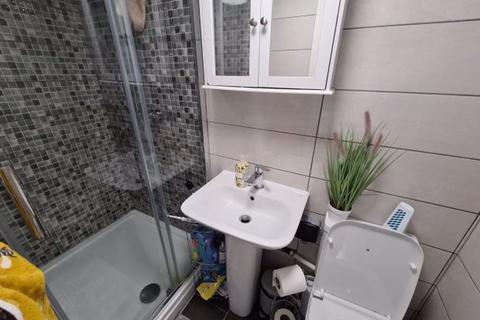 3 bedroom house to rent, Thornville View, Leeds