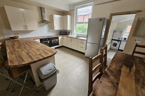 7 bedroom house to rent, Lucas Place, Leeds