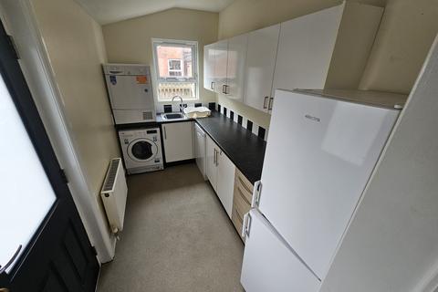 7 bedroom house to rent, Lucas Place, Leeds