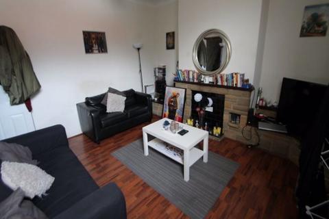 2 bedroom house to rent, Rombalds Place, Leeds