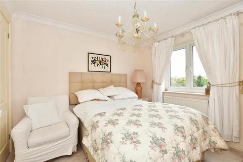 35 Regent Gardens, Ilford, IG3 8UL