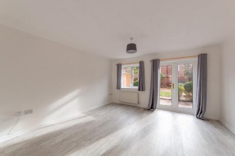 2 bedroom terraced house to rent, Wentworth Court, Newbury, RG14