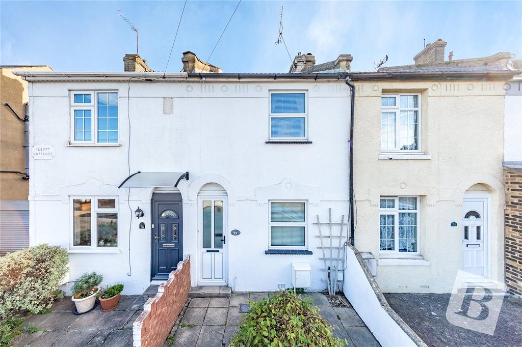 Sun Lane, Gravesend, Kent, DA12 2 bed terraced house £275,000