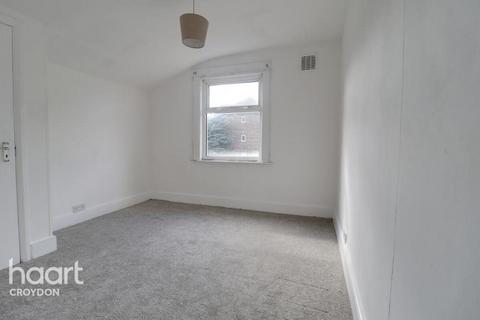 1 bedroom in a house share to rent, Dagnall Park, London