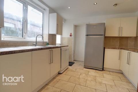 1 bedroom in a house share to rent, Dagnall Park, London