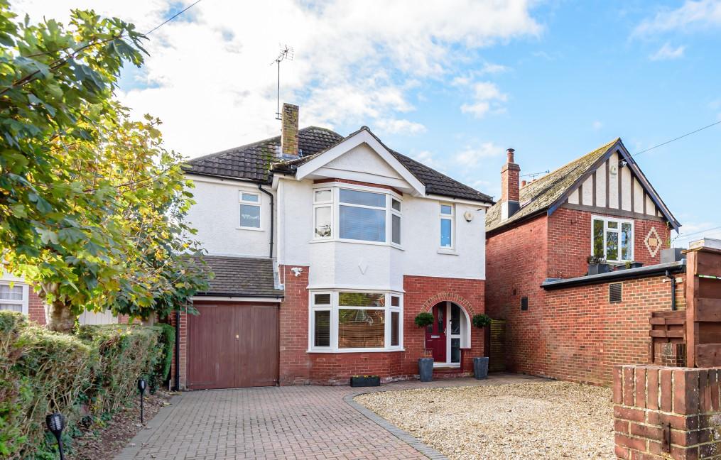 Botley Road, Romsey, SO51 4 bed detached house £750,000