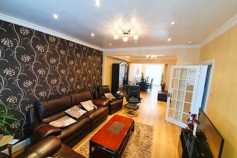 8 Southland Way, Hounslow, TW3 2RH