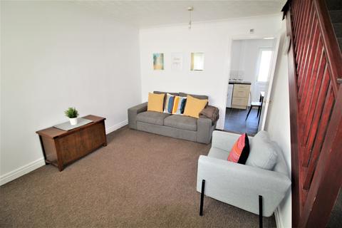 2 bedroom semi-detached house to rent, Plattbrook Close, Manchester M14