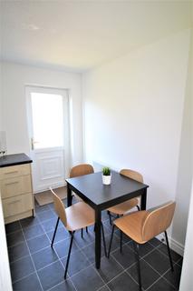 2 bedroom semi-detached house to rent, Plattbrook Close, Manchester M14