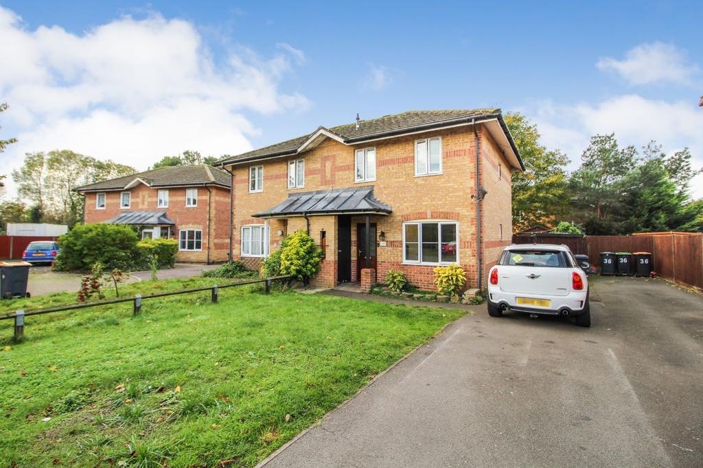 Marigold Way, Bedford 3 bed semidetached house £285,000