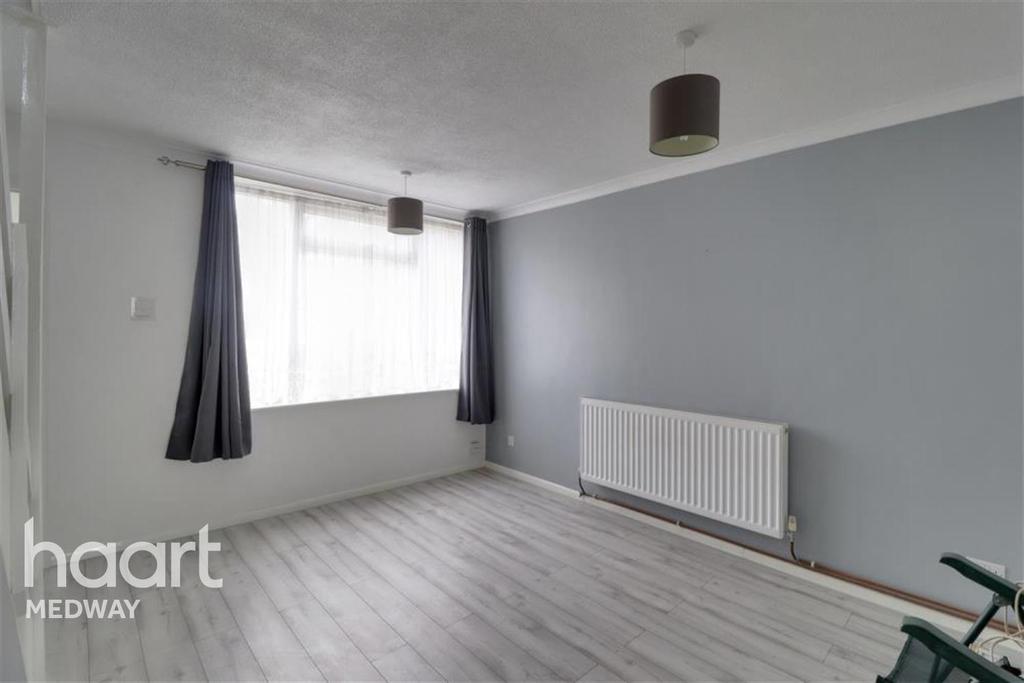 Rushdean Road, Strood, ME2 2 bed terraced house £1,100 pcm (£254 pw)