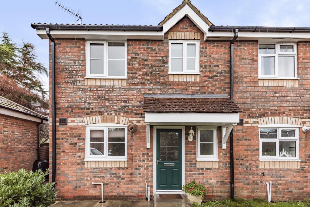 Whitehead Way, Aylesbury, HP21 3 bed end of terrace house £350,000