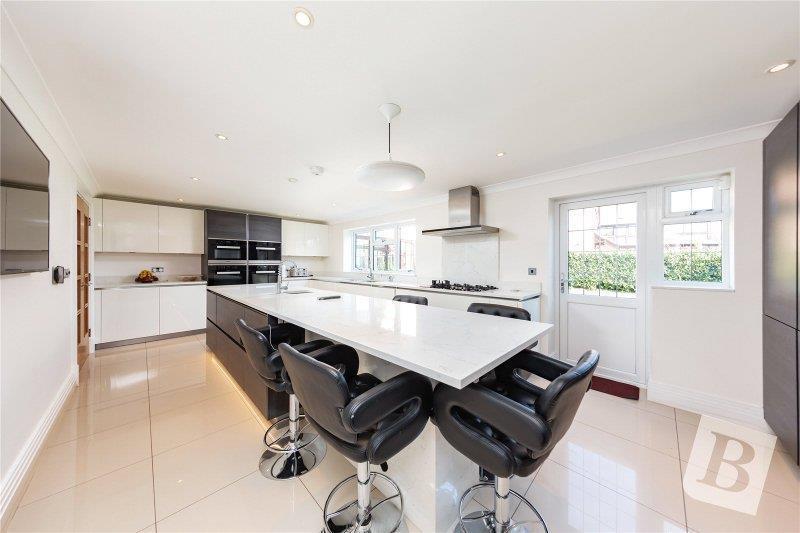 Herbert Road, Hornchurch, RM11 5 bed house £5,500 pcm (£1,269 pw)