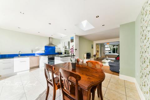 38 Biddestone Road, London, N7 9RA