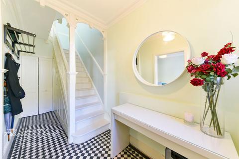 38 Biddestone Road, London, N7 9RA