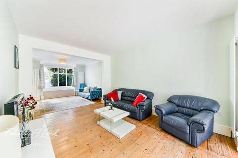 38 Biddestone Road, London, N7 9RA