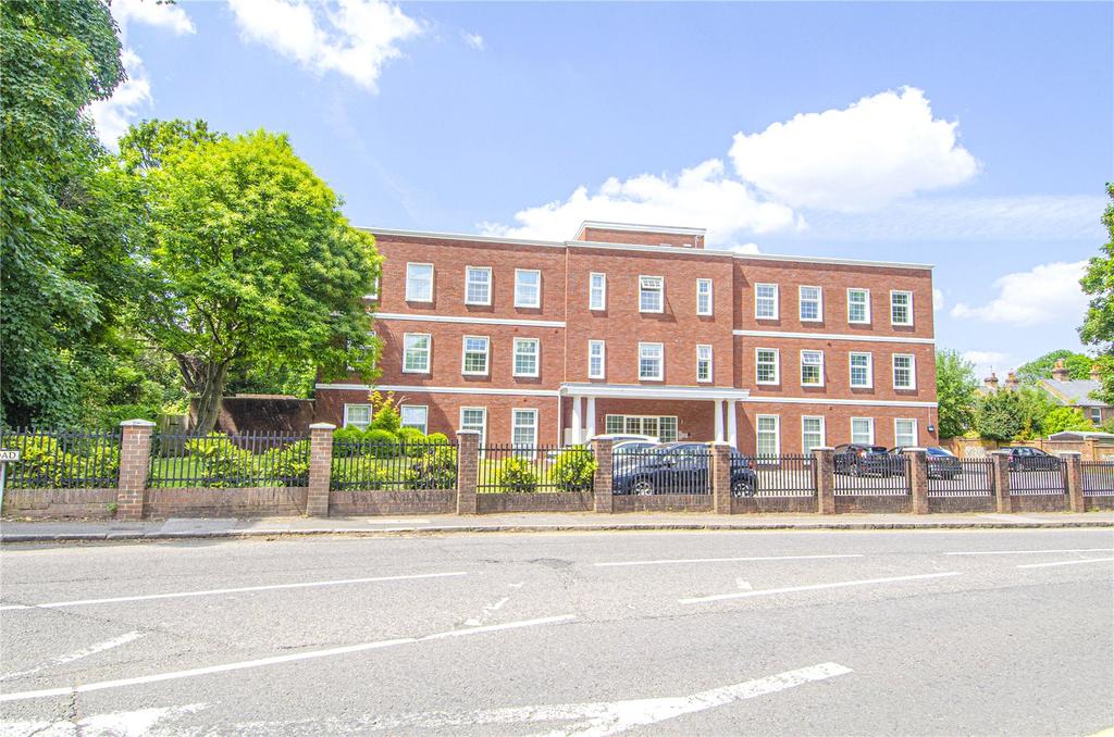 38 Station Road, Loudwater, High... 1 bed apartment £1,020 pcm (£235 pw)
