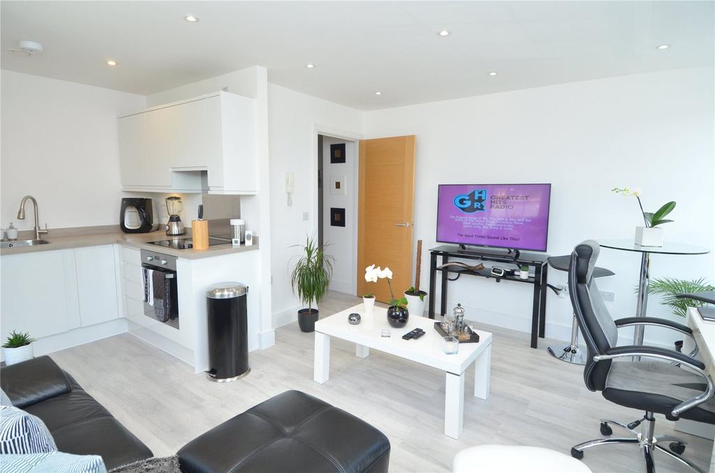38 Station Road, Loudwater, High... 1 bed apartment £1,020 pcm (£235 pw)