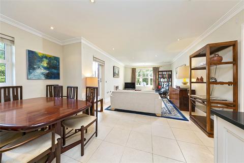 10 Varley Drive, Twickenham, TW1 1QE
