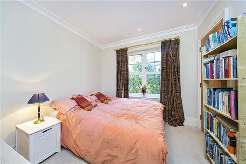 10 Varley Drive, Twickenham, TW1 1QE