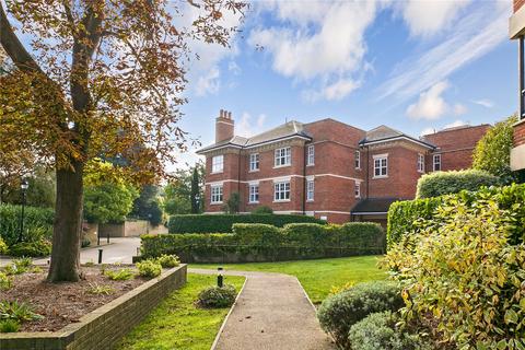 10 Varley Drive, Twickenham, TW1 1QE