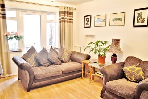 4 bedroom semi-detached house to rent, Stroud Green Way, Croydon, CR0