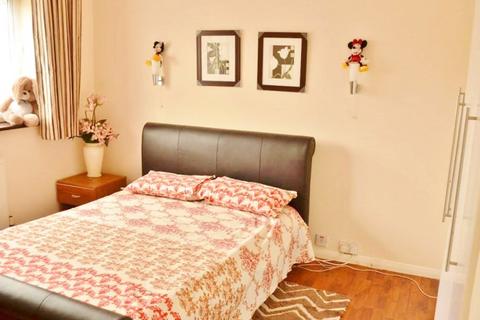 4 bedroom semi-detached house to rent, Stroud Green Way, Croydon, CR0