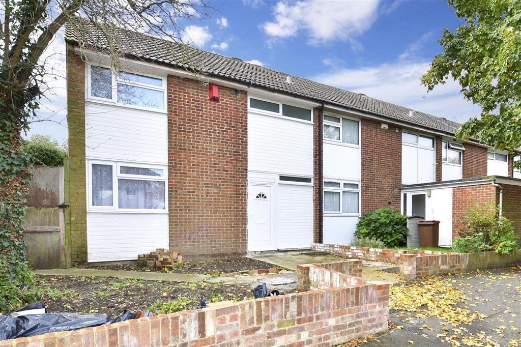 Heron Way, Lower Stoke, Rochester, Kent 3 bed end of terrace house £