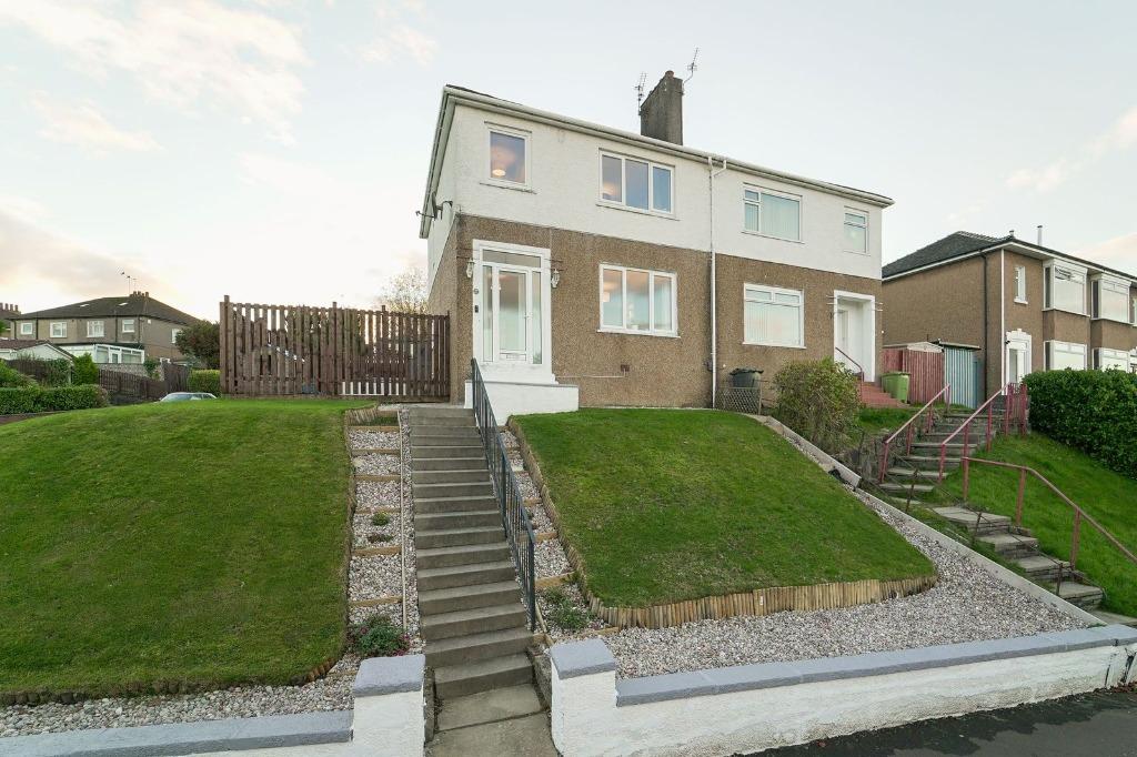 Kilpatrick Gardens, Clarkston... 3 bed semidetached house £280,000
