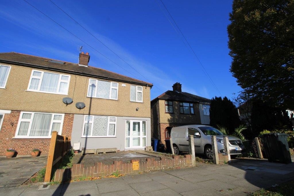 Islip Manor Road, Northolt UB5 3 bed semidetached house £1,595 pcm