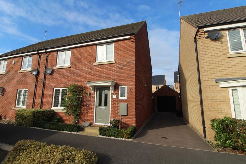 Portland Court, Oakridge Park, Milton Keynes 4 bed semidetached house