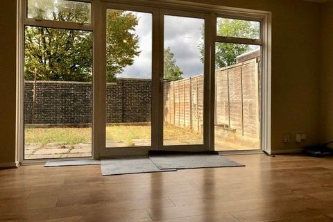 12 Clover Walk, Edenbridge, TN8 6DH