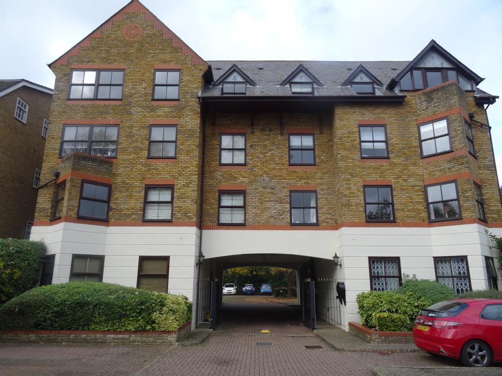 Surbiton Hill Park, Surbiton, KT5 8DY 1 bed apartment £335,000