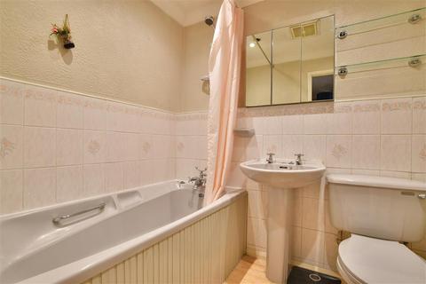 12 Wakefield Close, Rochester, ME2 2RL