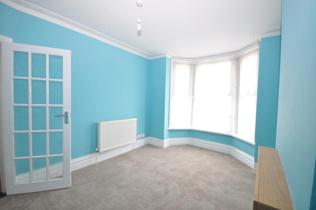 Fordingbridge Road Southsea PO4 2 bed terraced house £950 pcm (£219 pw)