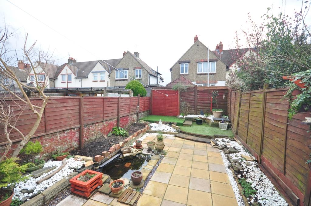 Fordingbridge Road Southsea PO4 2 bed terraced house £950 pcm (£219 pw)