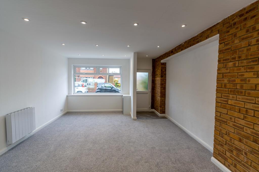 Mount Road, Rochester, Kent, ME1 3 bed terraced house £1,295 pcm (£