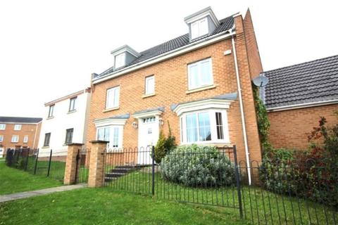 5 bedroom detached house for sale - Swallow Close, Armley, LS12