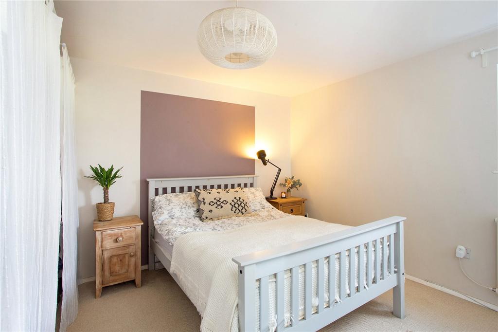 Little Dean Court, Winton Hill, Stockbridge, SO20 1 bed apartment £