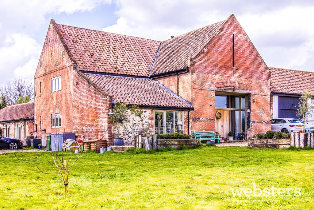 Markshall Lane, Caistor St. Edmund, NR14 4 bed barn conversion £875,000