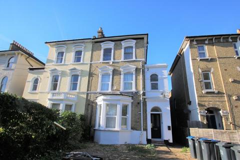 1 bedroom flat to rent, Woodside Green, Woodside